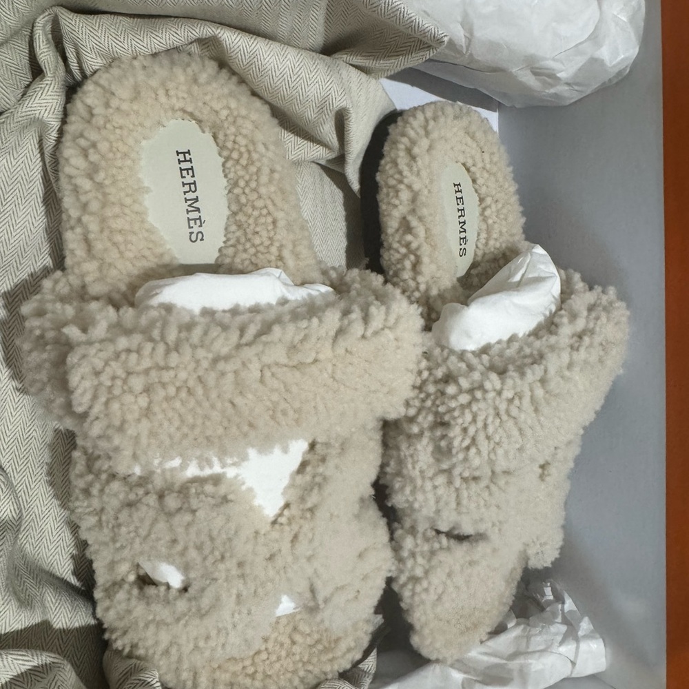 New) Hermes Chypre Cream Shearling Sandals - Picture 8 of 10